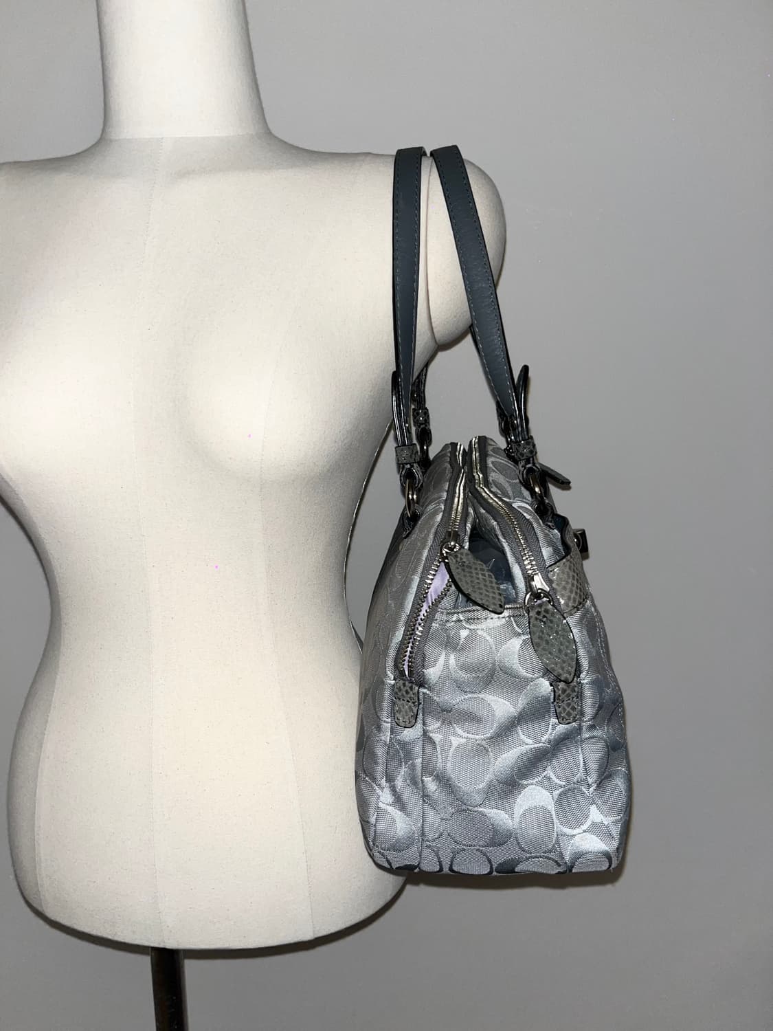 🎉SALE🎉 COACH Gray shoulder bag 상품이미지4