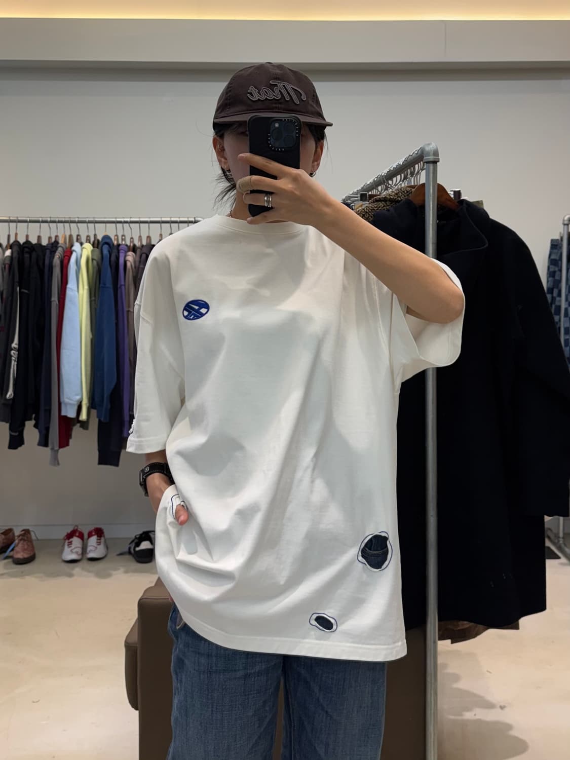 아더에러 디스토트 로고 스티치 홀 오버사이즈 티셔츠  상품이미지5
