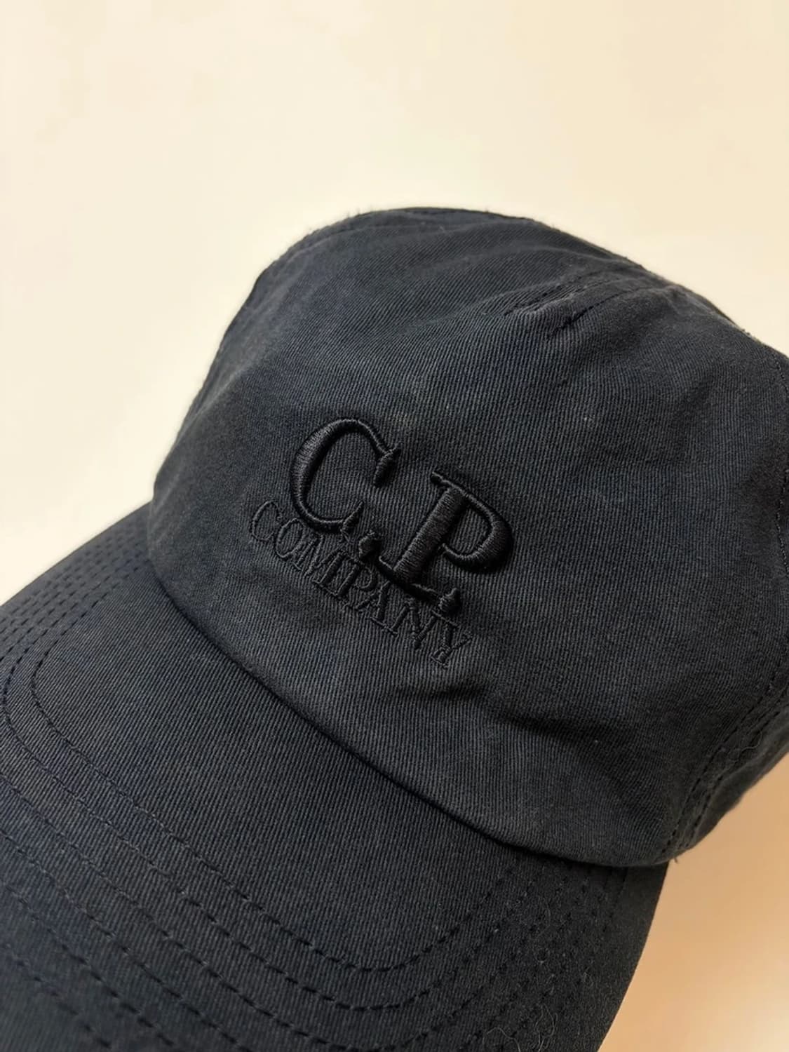 CP컴퍼니 피그먼트 자수 로고 볼캡 Q1548 상품이미지3