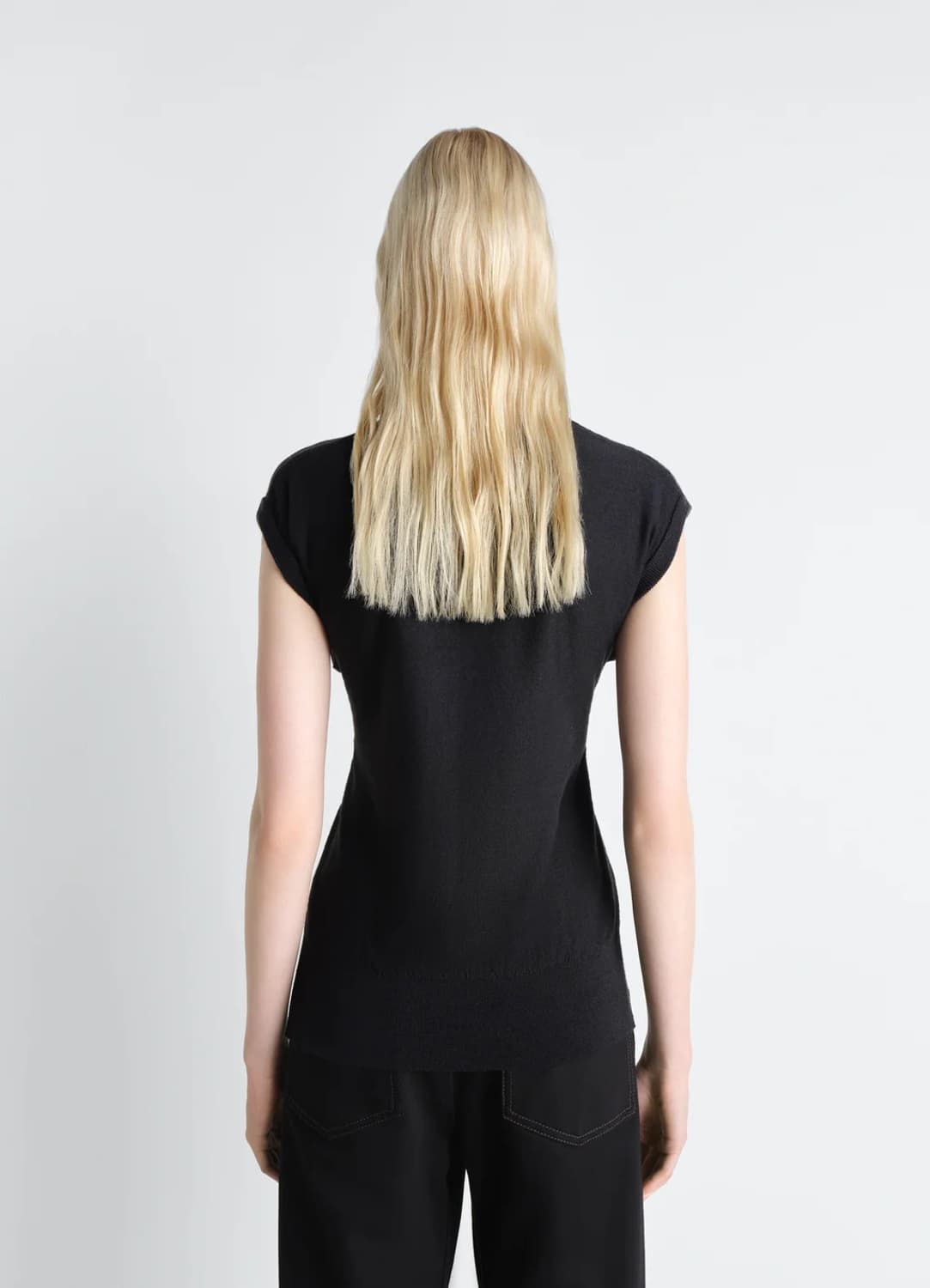 [XS,S,M]르메르 26ss 슬리브리스 버튼 탑/블랙 상품이미지5