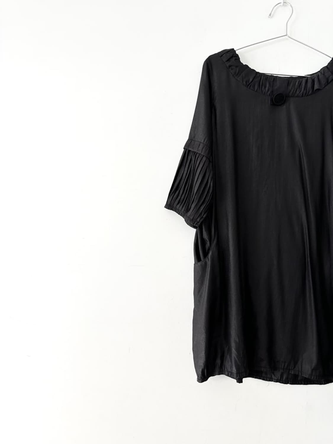 Glossy corsage ops & top / black 상품이미지2