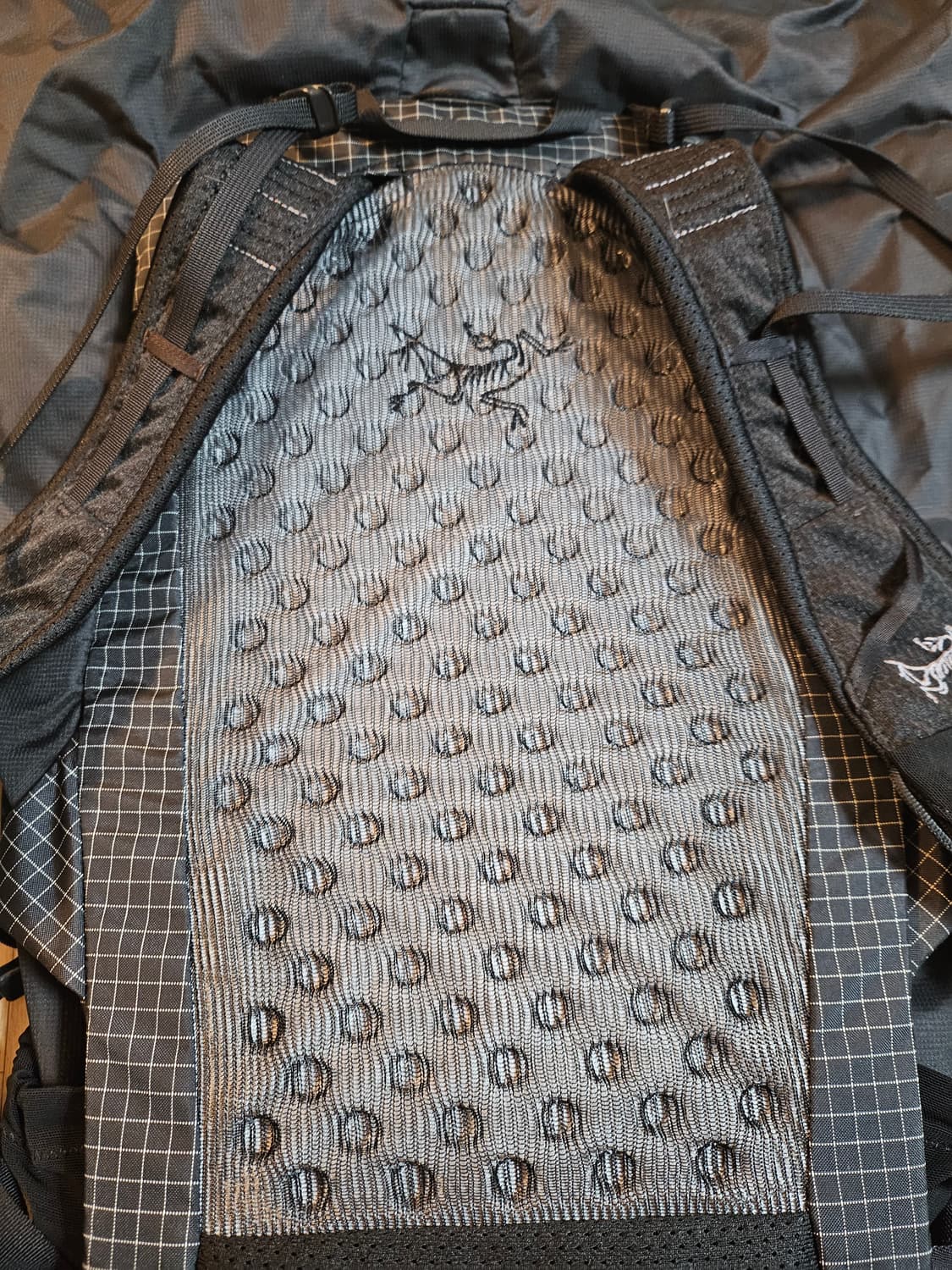 아크테릭스 에어리어스 Aerios 35  백팩 블랙 상품이미지3