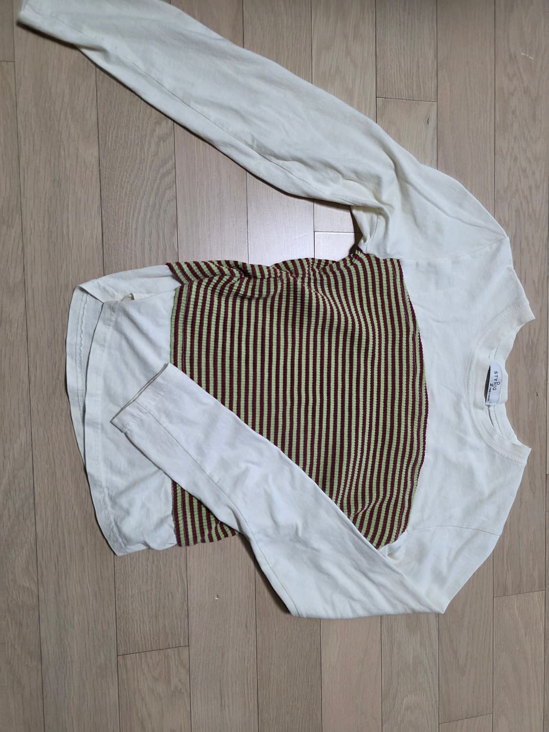 스트라이프 배색 일체형 레이어드 티셔츠 상품이미지1