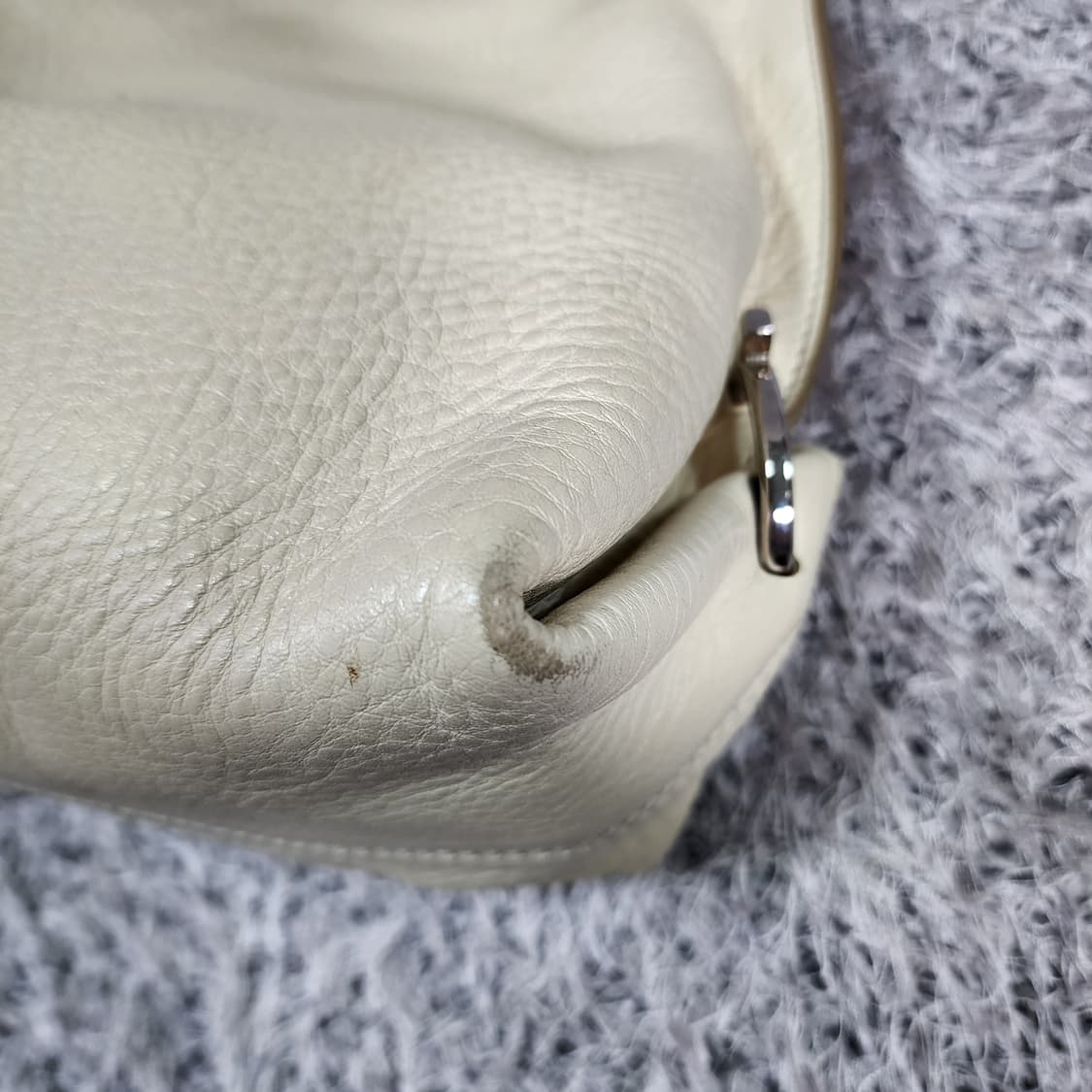 페라가모 레더 간치니 숄더백 상품이미지6