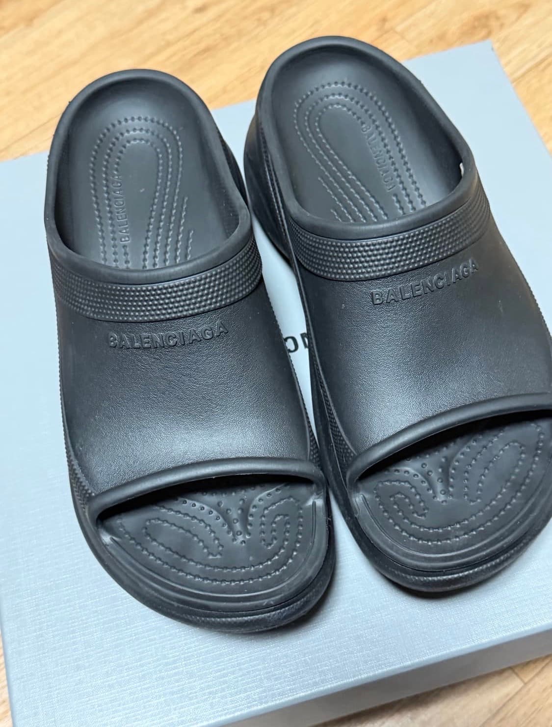 발렌시아가 크록스 뮬 상품이미지1