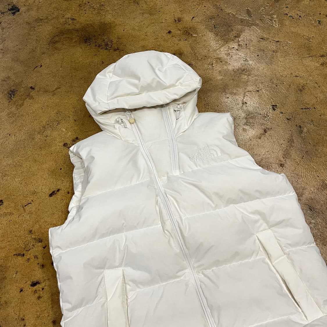 노스페이스 화이트 후드 패딩 조끼  상품이미지1