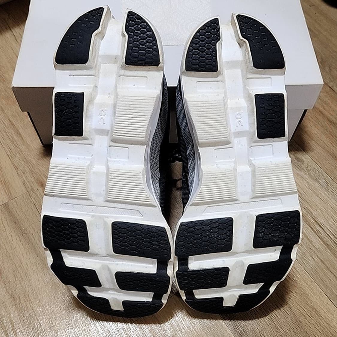 온러닝 275 클라우드 몬스터2 블랙 프로스트 상품이미지6