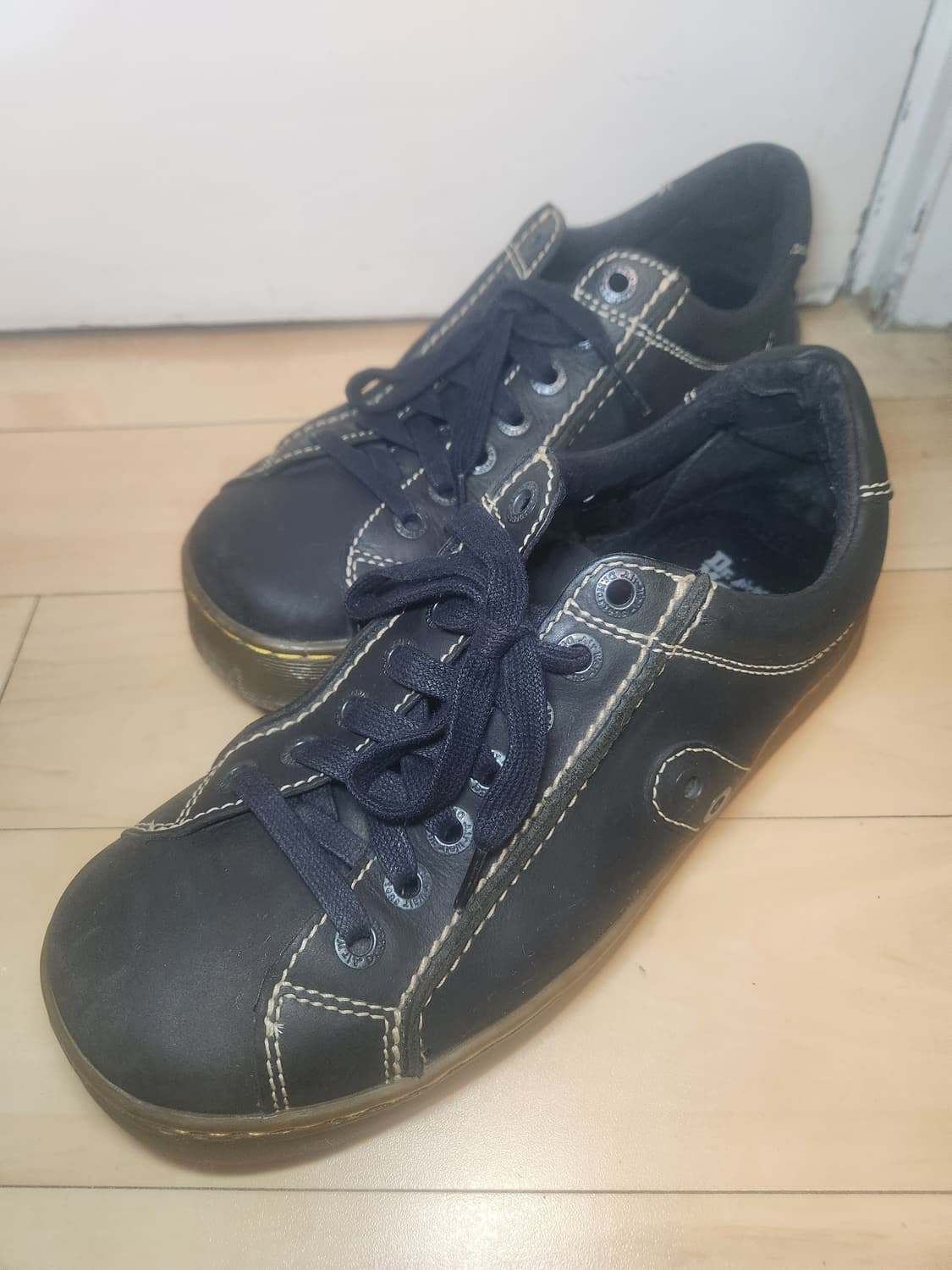 닥터마틴 2827 빈티지 블랙 스티치 스니커즈 270 상품이미지1