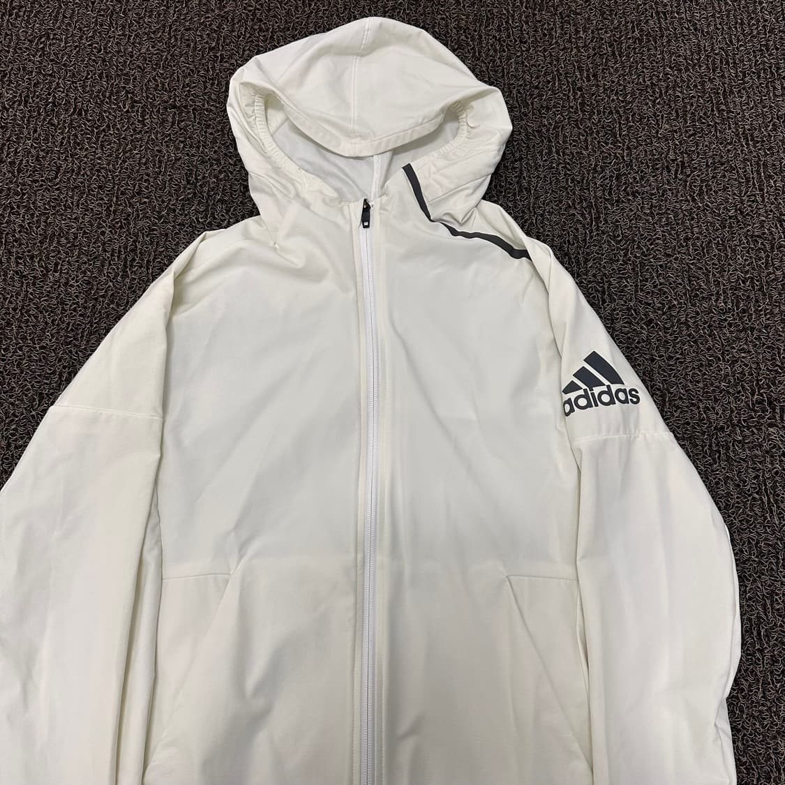 아디다스 여성 경량 바람막이 자켓 런닝복 운동복 아이보리 L 상품이미지2