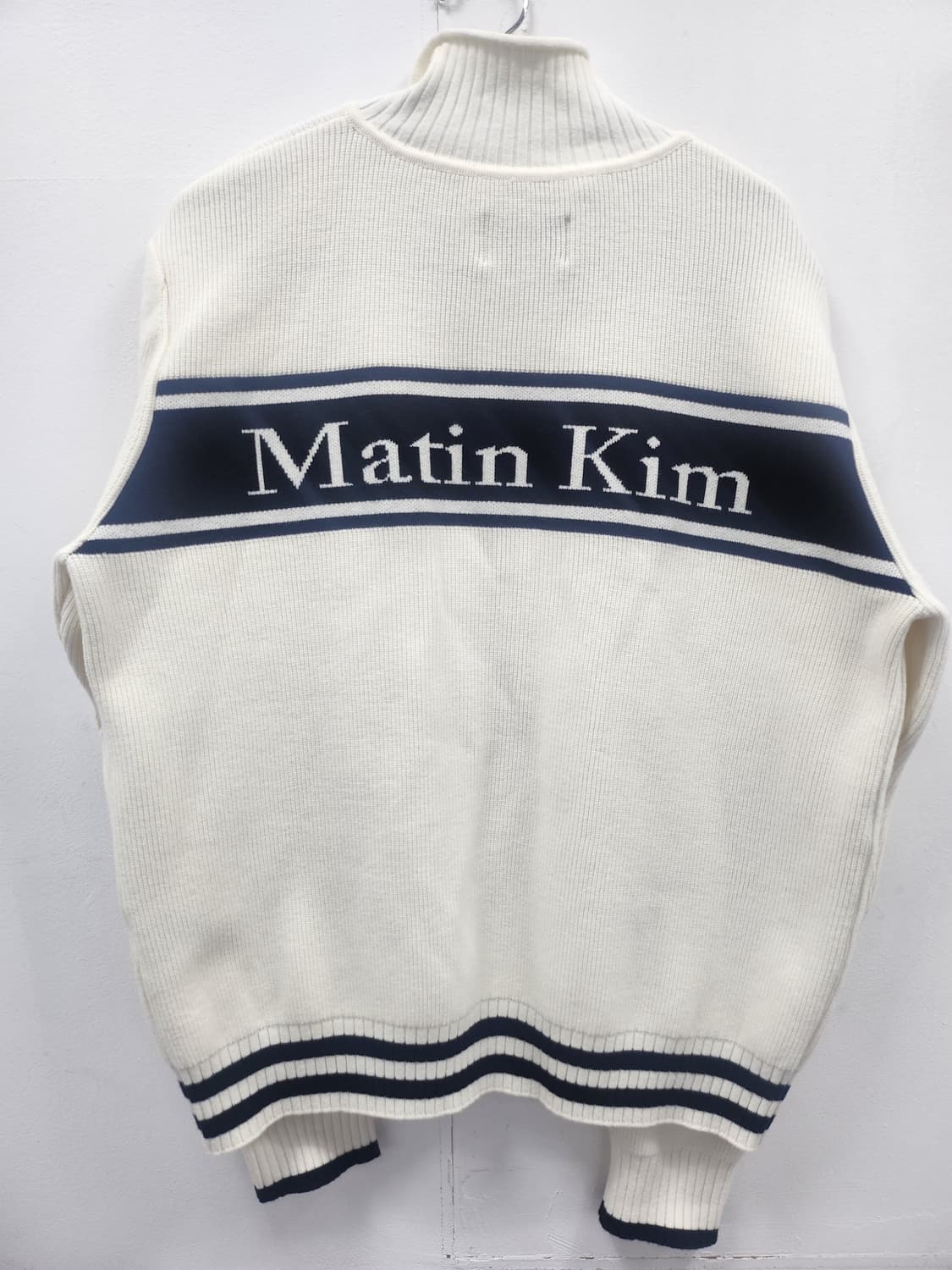 L Matin Kim 마뗑킴 스펠포인트 스트라이프 니트 가디건 상품이미지1