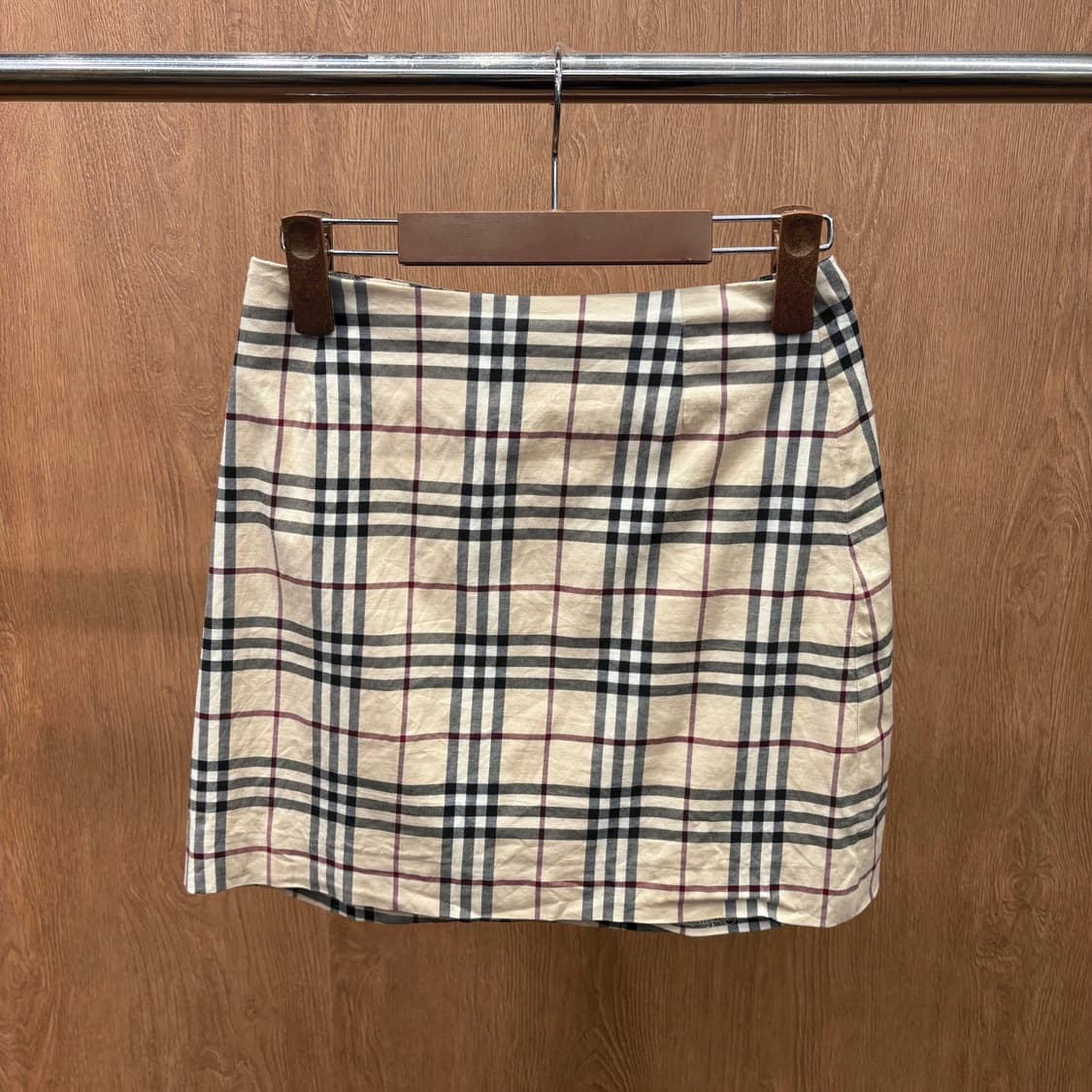 버버리 런던 미니 스커트 노바 체크 패턴 디테일 H라인 베이지 상품이미지2