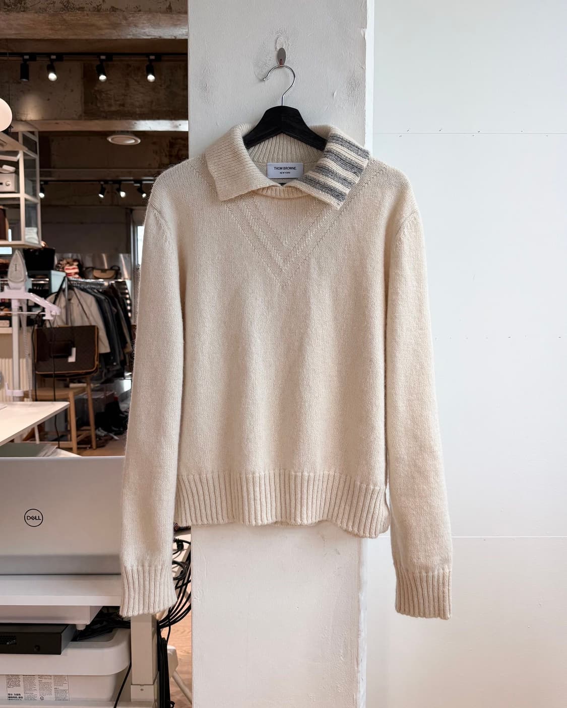 톰브라운 아이보리 스티치 도네골 사선 풀오버 니트  상품이미지1