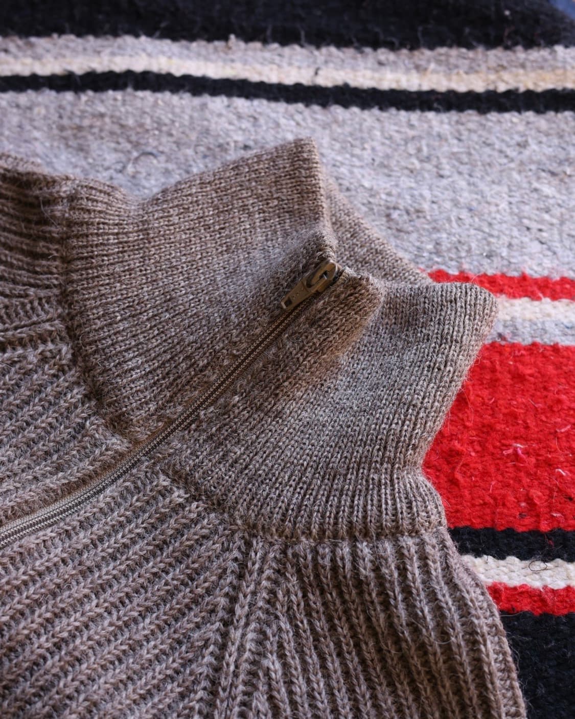 엘엘빈 80s 브리티쉬 울 앨보우 패치 니트 가디건 상품이미지3