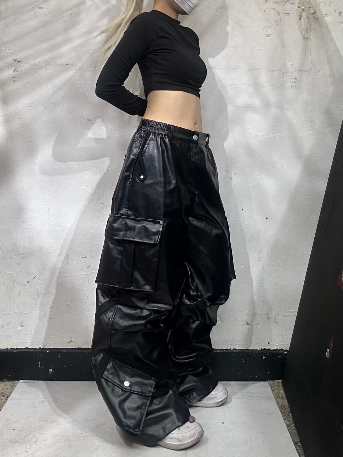 빈티지 블랙 대장급 멀티 포켓 유틸리티 비건레더 가죽 와이드 카고 팬츠 상품이미지1