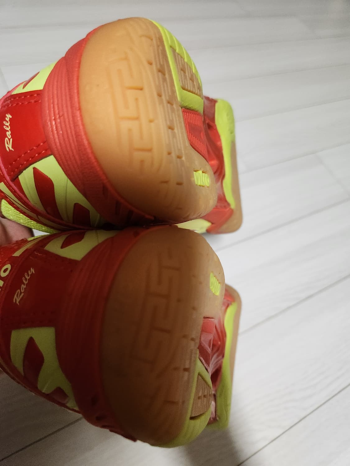 비트로  랠리  베드민턴화 사이즈245

미세 사용감(발등 접히는 부분  상품이미지7