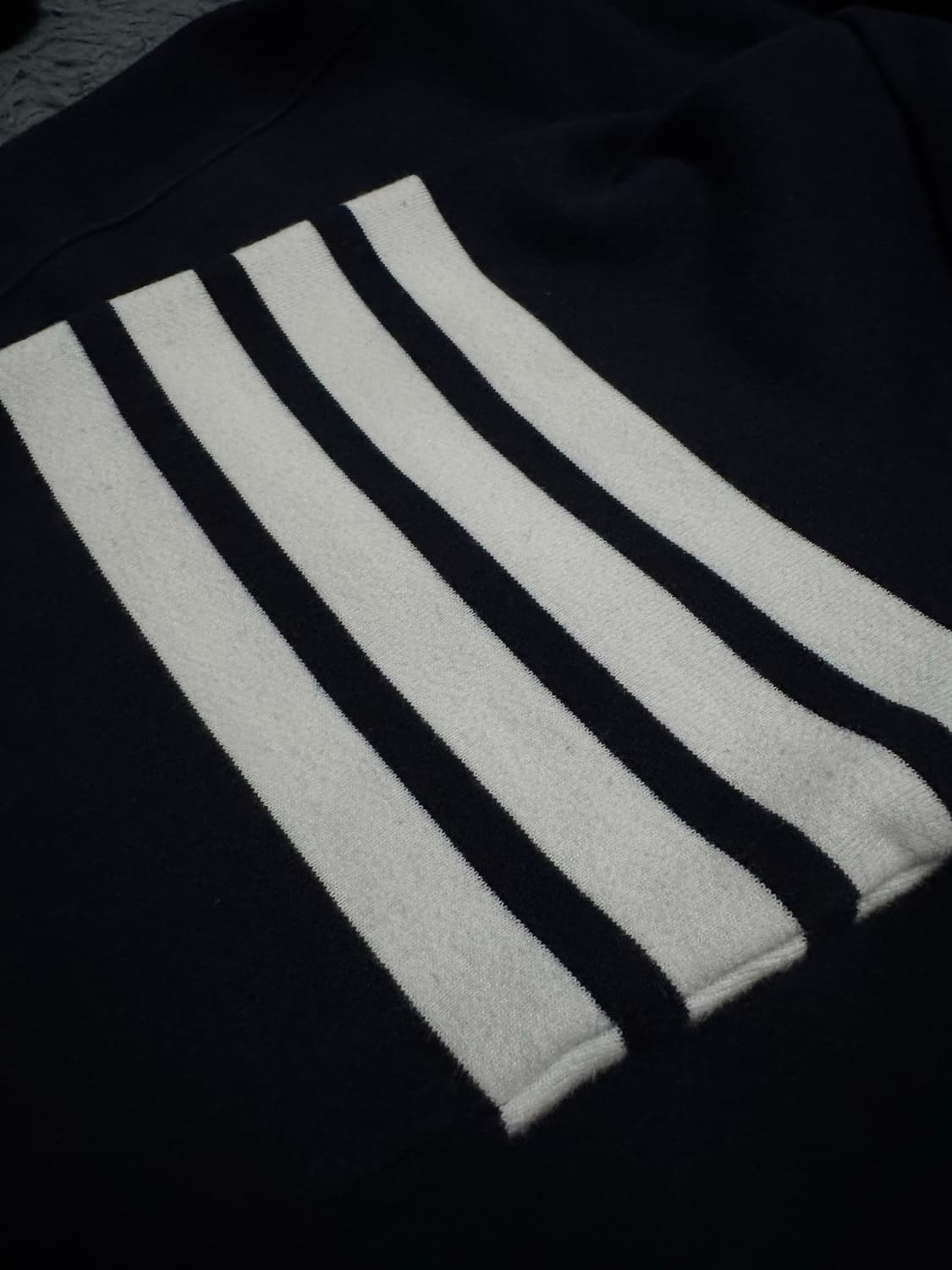 톰브라운 사선완장 맨투맨 7사이즈 네이비 상품이미지4