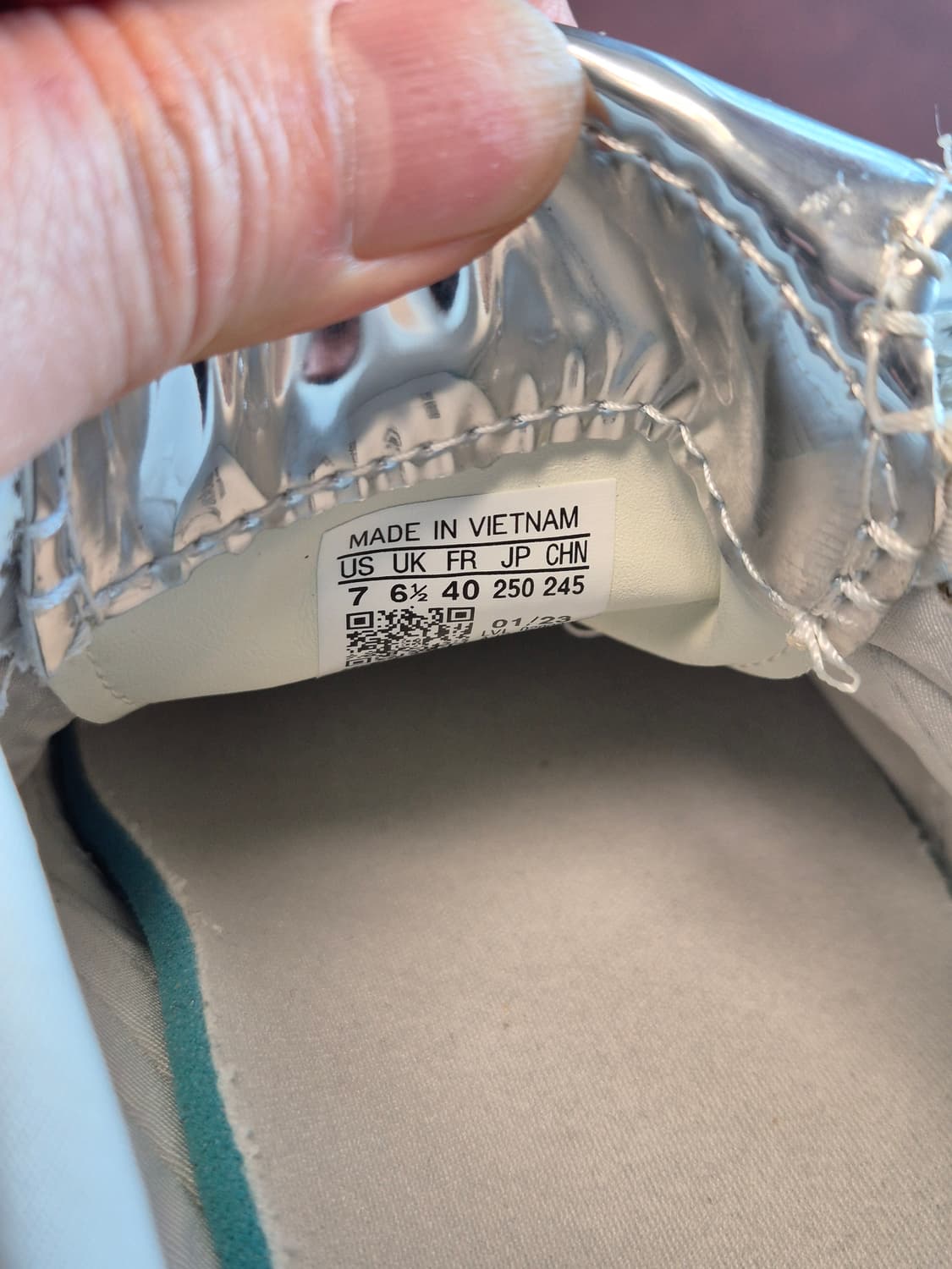 실착용1회 245 아디다스x웨일스 보너 삼바 실버메탈릭 상품이미지7