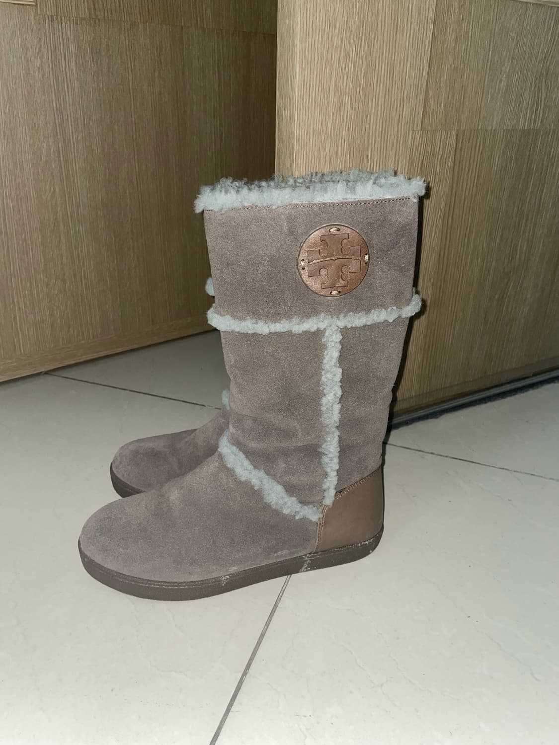 토리버치 한정판 시어링 부츠 상품이미지1