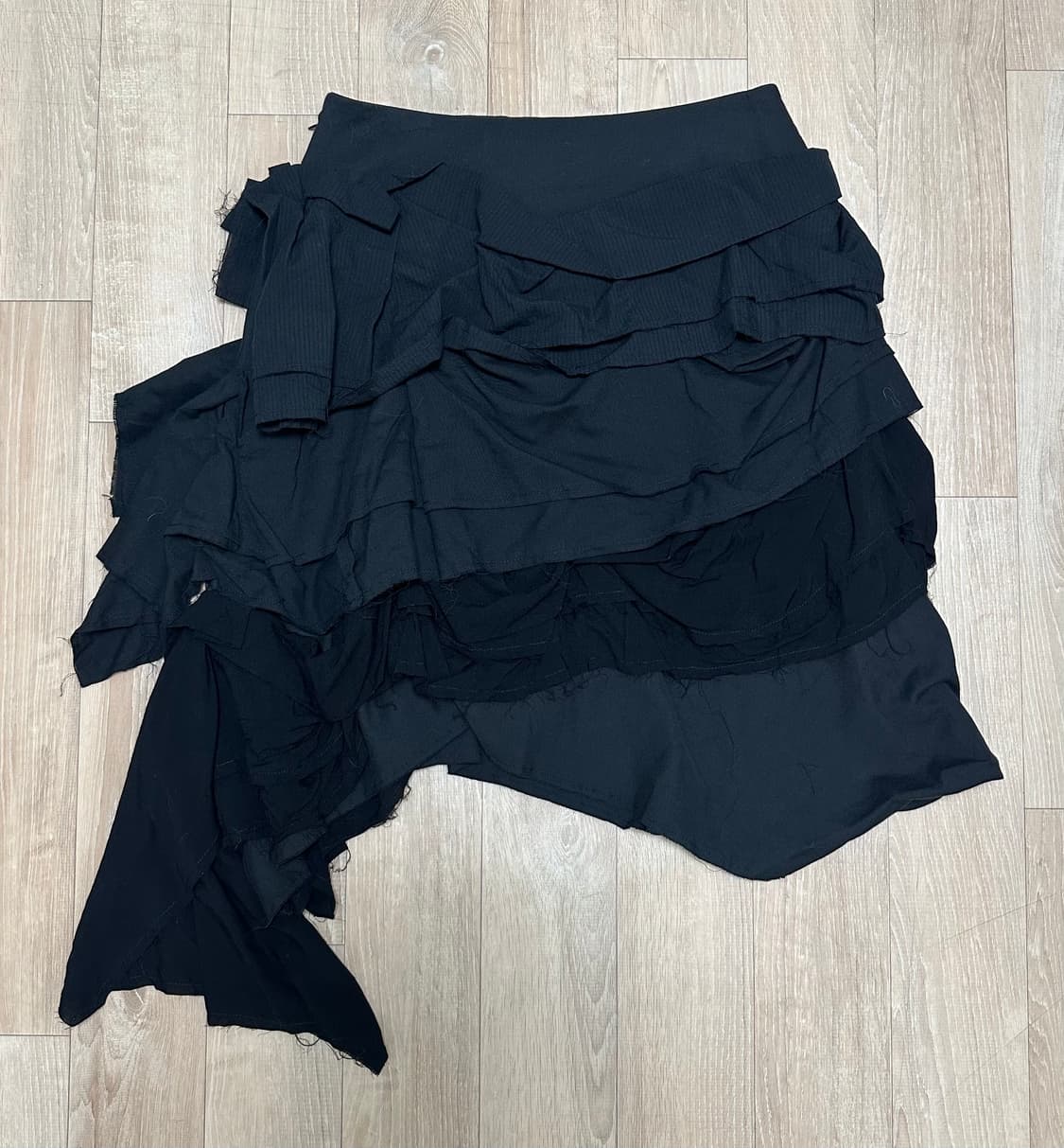 낫띵에브리띵 RUFFLE MIDI SKIRT IN BLACK (01) 상품이미지2