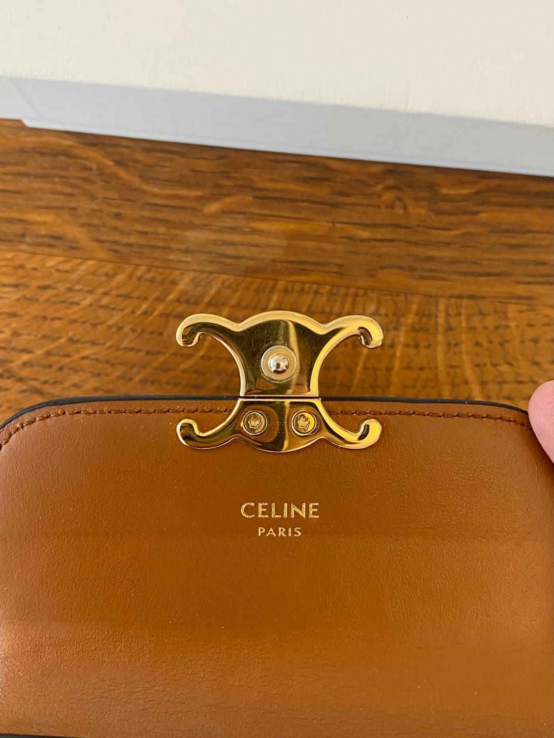 셀린느 트리옹프 플랩 카드 지갑 상품이미지4