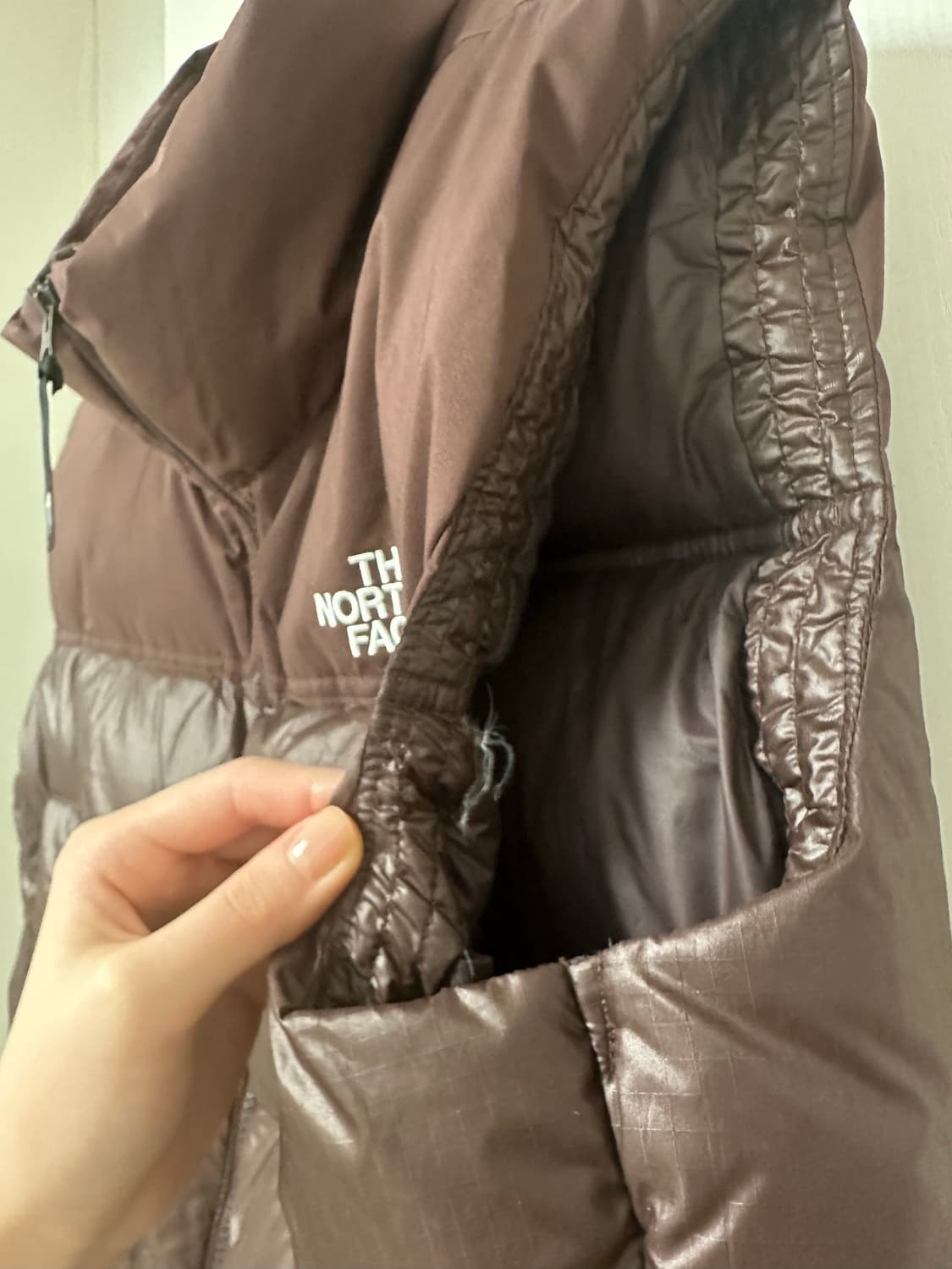 노스페이스 화이트라벨 눕시 다운 베스트 브라운 패딩조끼 상품이미지4