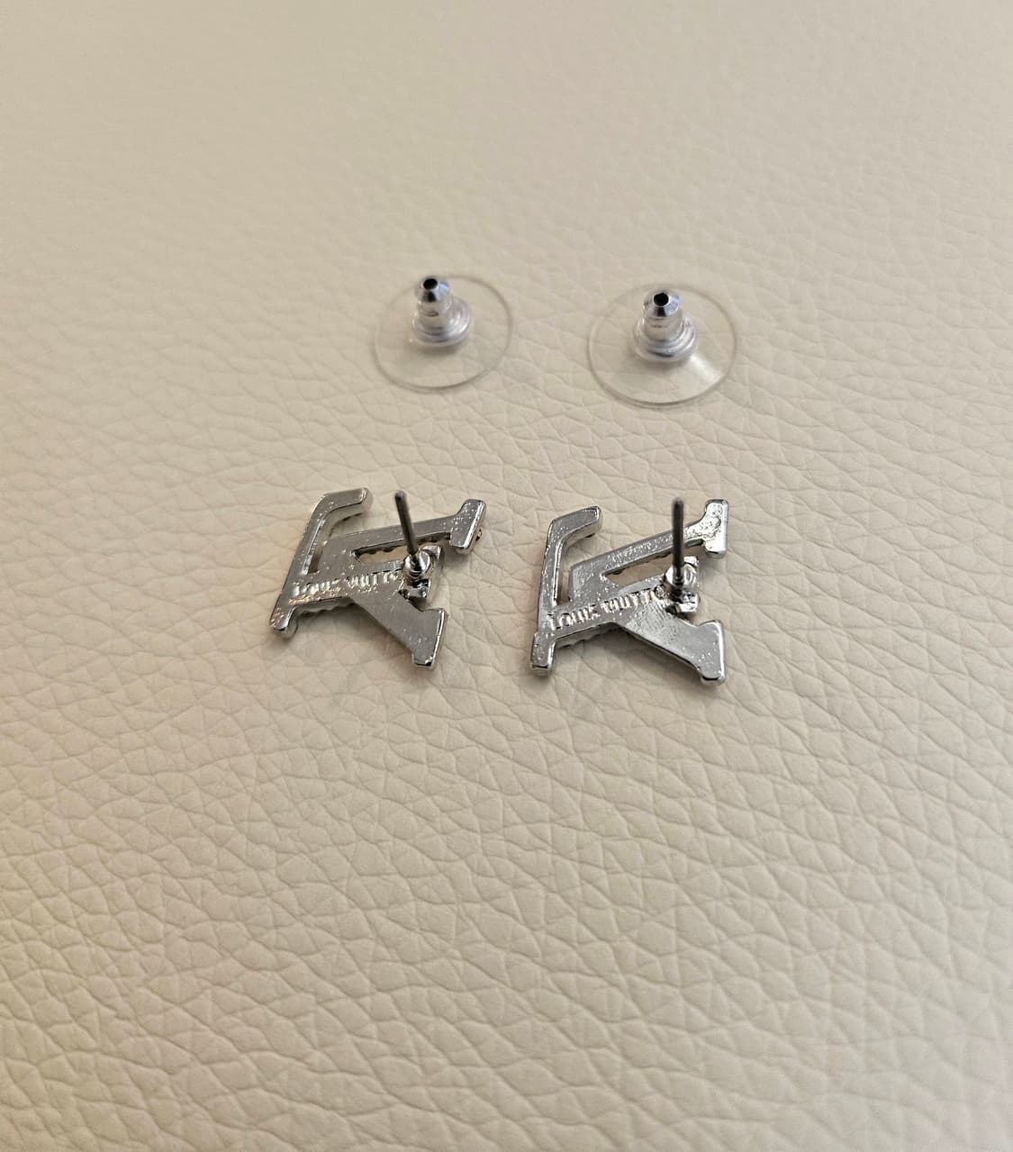 루이비통 업사이클링 아이코닉 실버 귀걸이 상품이미지5