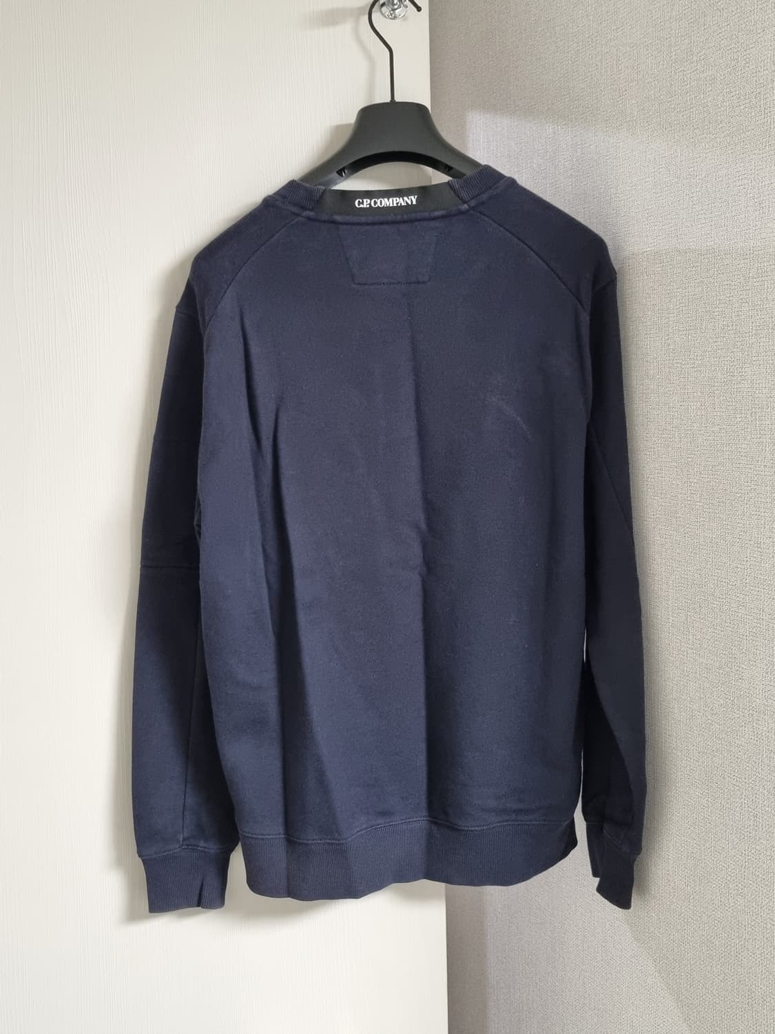 cp컴퍼니 렌즈 맨투맨 상품이미지2