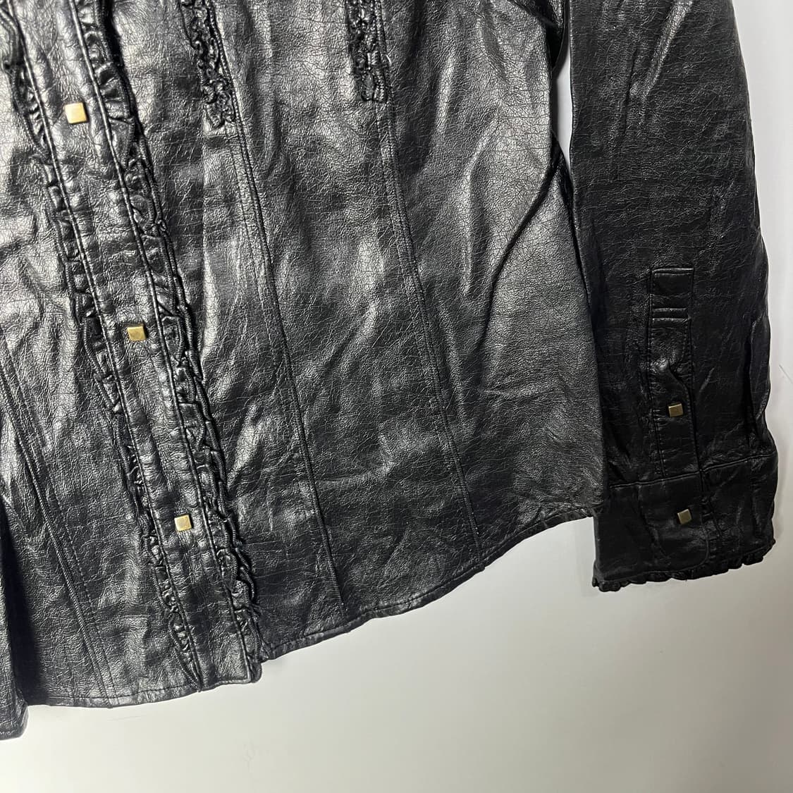 [Krizia] 크리지아 비건레더 프릴 셔츠 상품이미지4