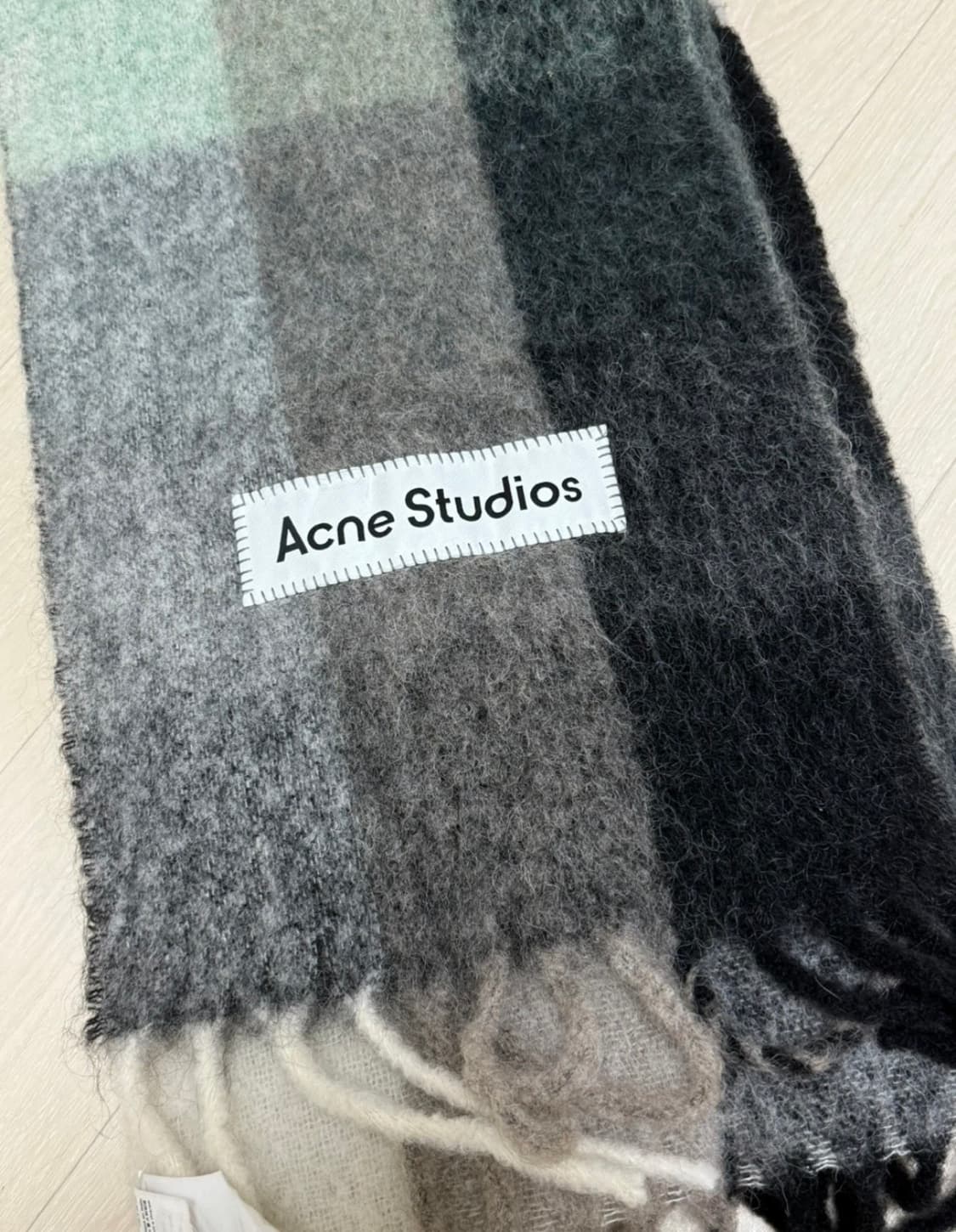 아크네 스튜디오 머플러 상품이미지1