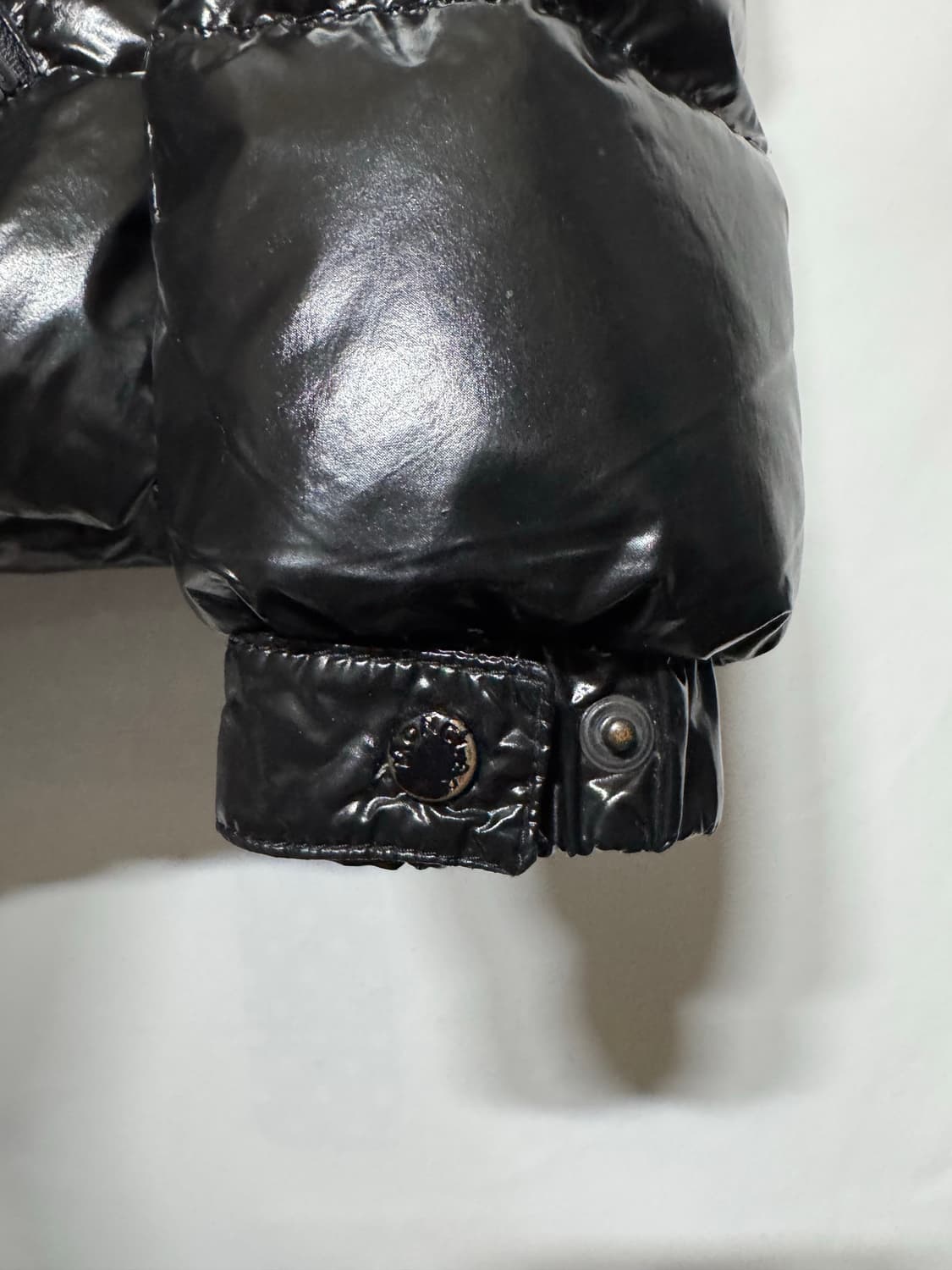 1 몽클레어 빅와펜 유광 여성 패딩 상품이미지3