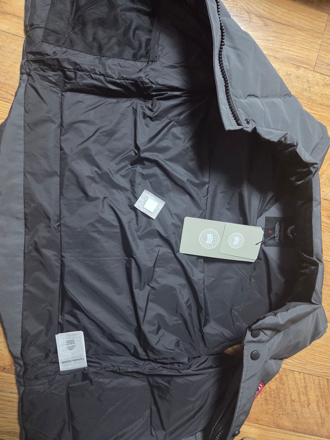 시세파괴 새상품 캐나다구스 조끼 패딩 상품이미지3