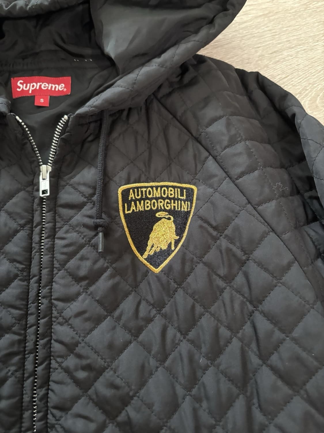 슈프림 x 람보르기니 퀼팅 후드집업 자켓 블랙 상품이미지2