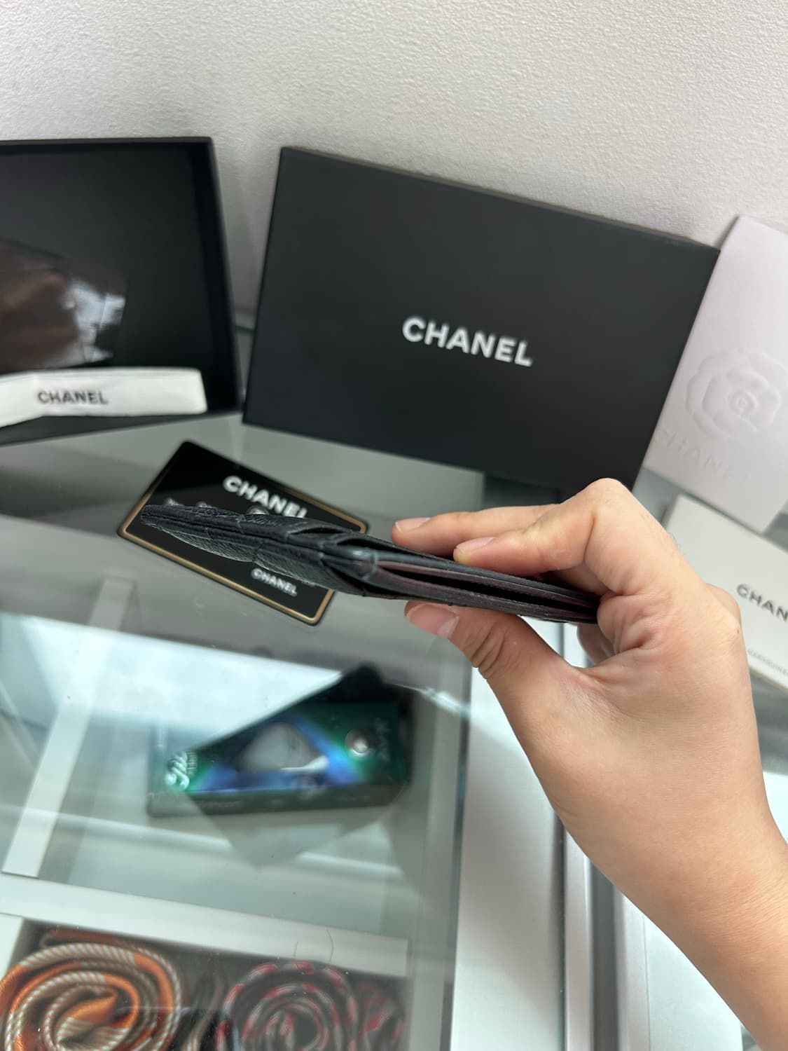 샤넬 클래식 캐비어 카드지갑 블랙 상품이미지6