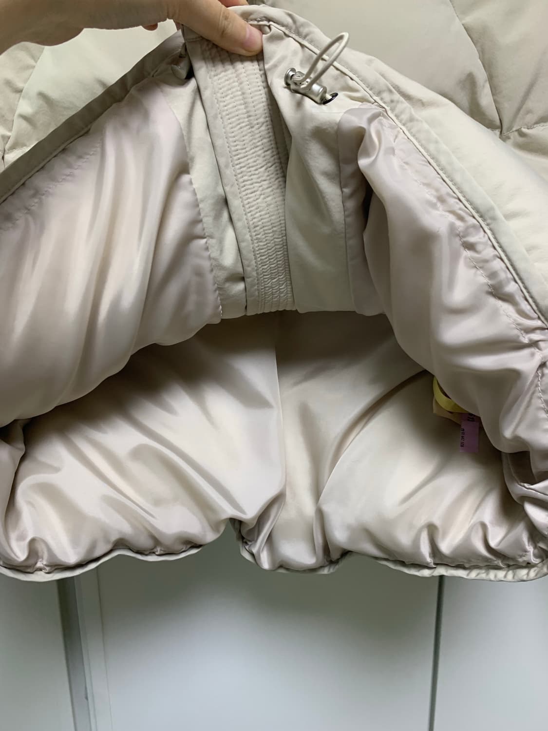 낫띵리튼 크롭드 스트링 푸퍼 자켓 숏패딩 포그 화이트 상품이미지7