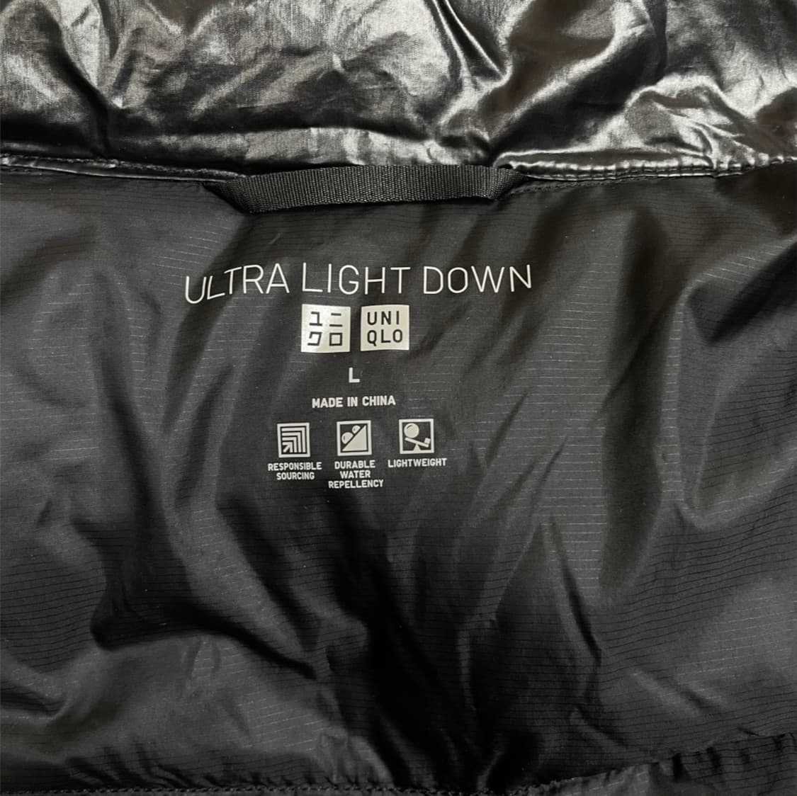 유니클로 Uniqlo 블랙 울트라 라이트 다운 숏패딩 L 상품이미지3