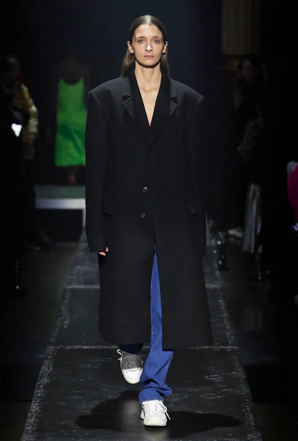 콰이단 에디션 브러쉬드 울 오버사이즈 코트  마리아노 아워레가시 프라다 상품이미지1