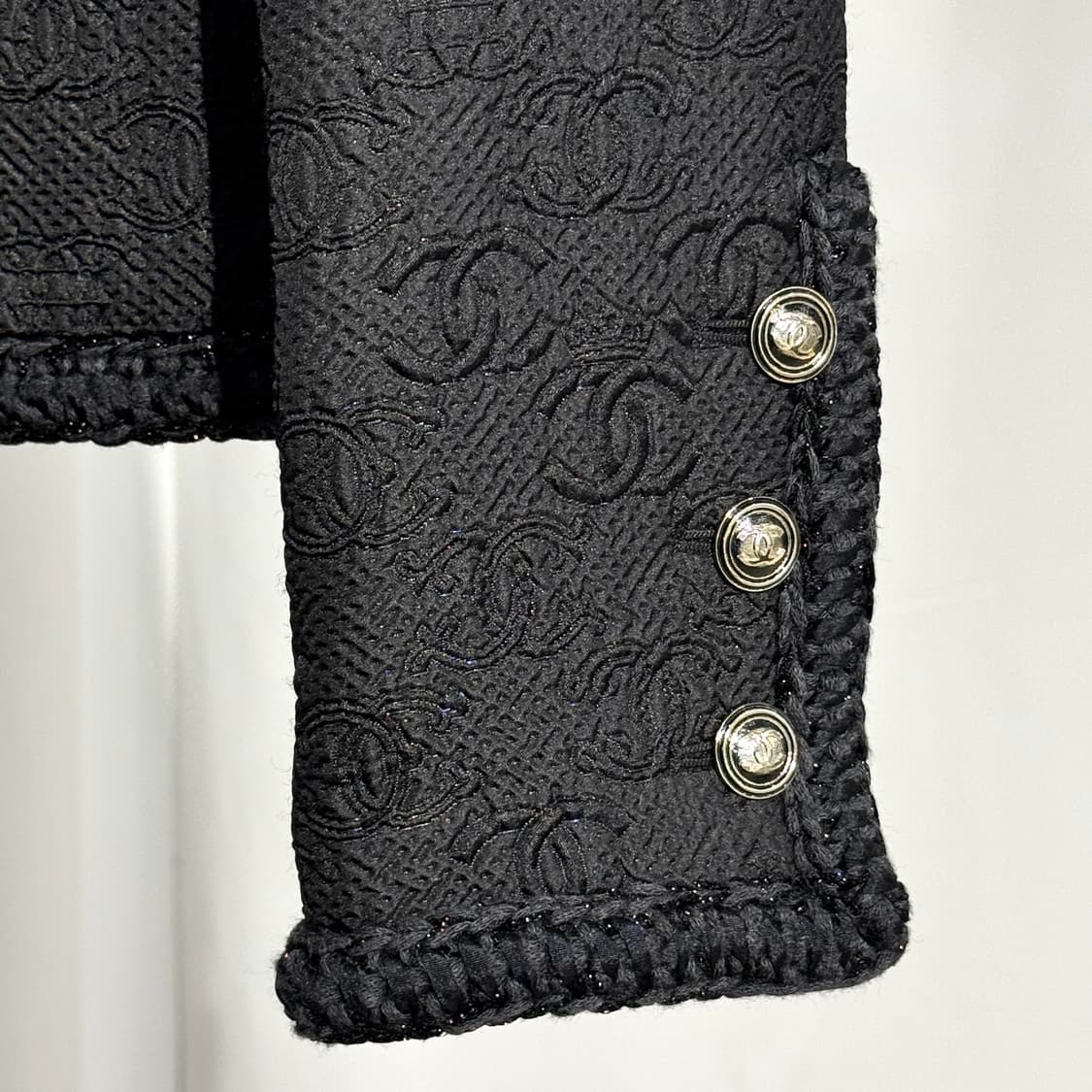 [36/한정판] 샤넬 21A CC로고 자카드 트위드 금장버튼 여성자켓 상품이미지3