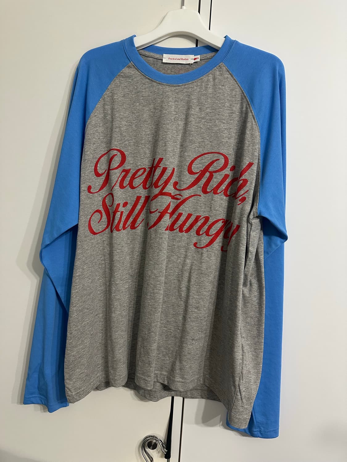 프랙티컬앤리얼리스틱 롱슬리브  상품이미지1