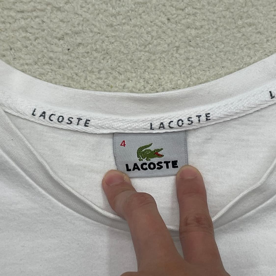 LACOSTE 로고 반팔티 화이트 4 상품이미지3