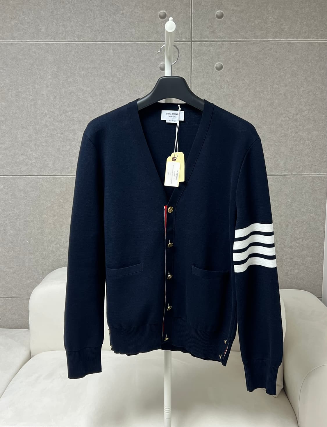 [정품] 신형, 새상품급 / 3 톰브라운 밀라노스티치 사선 가디건 상품이미지1
