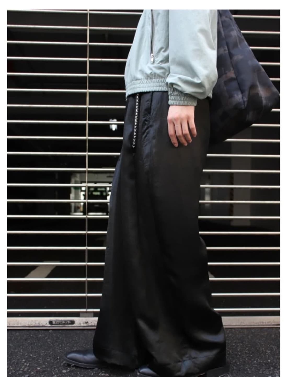 신야코즈카 유광 팬츠 상품이미지1