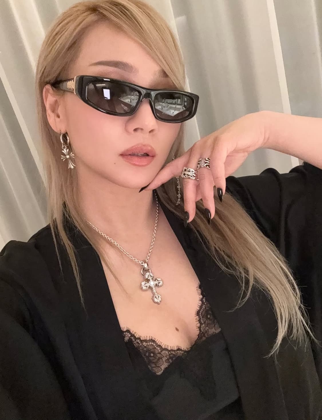 크롬하츠 크로스 후프 이어링 상품이미지3