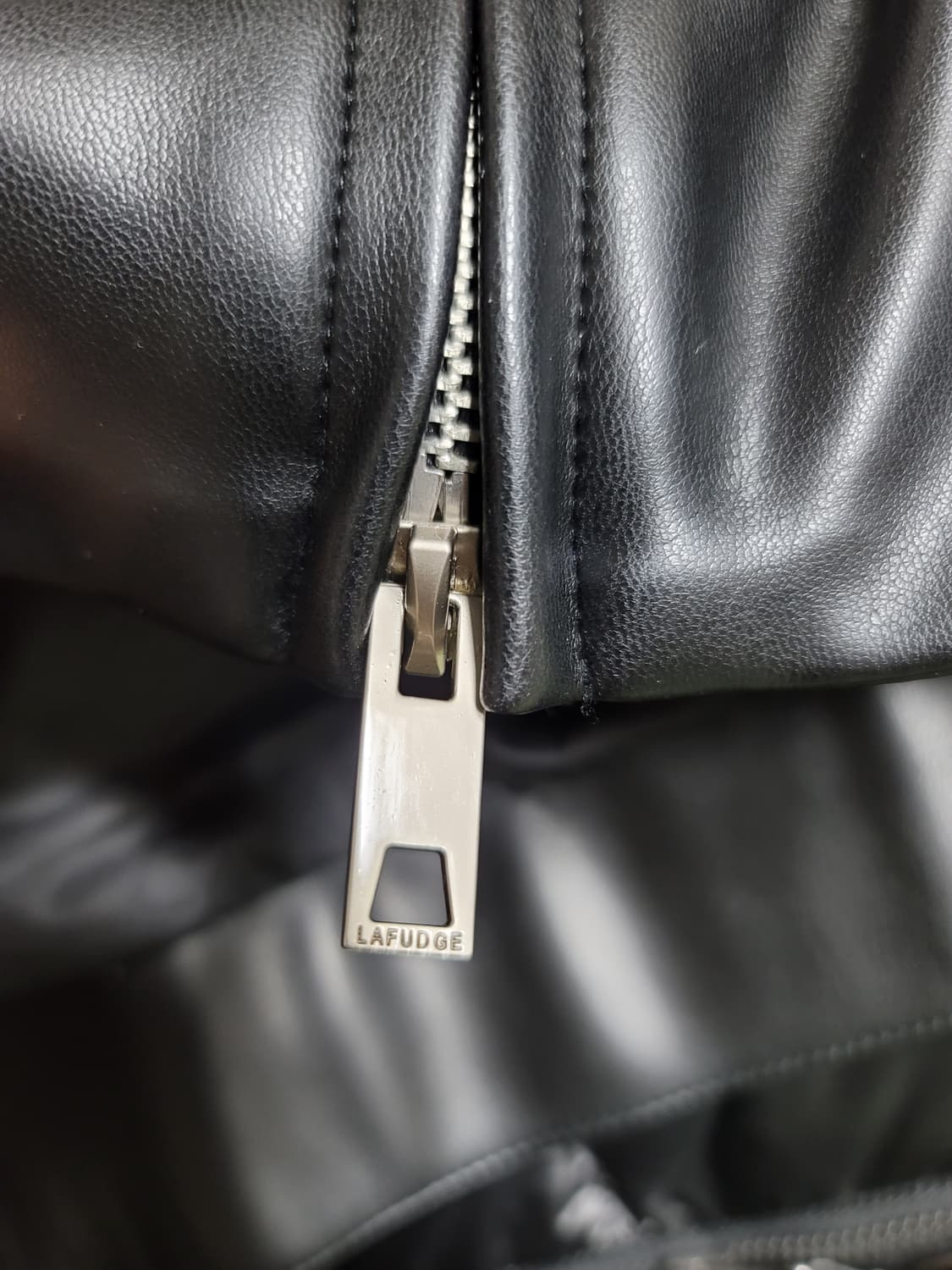 FUDGE STORE 버핑 가죽 자켓 S 남성95정 거의새옷

 상품이미지5