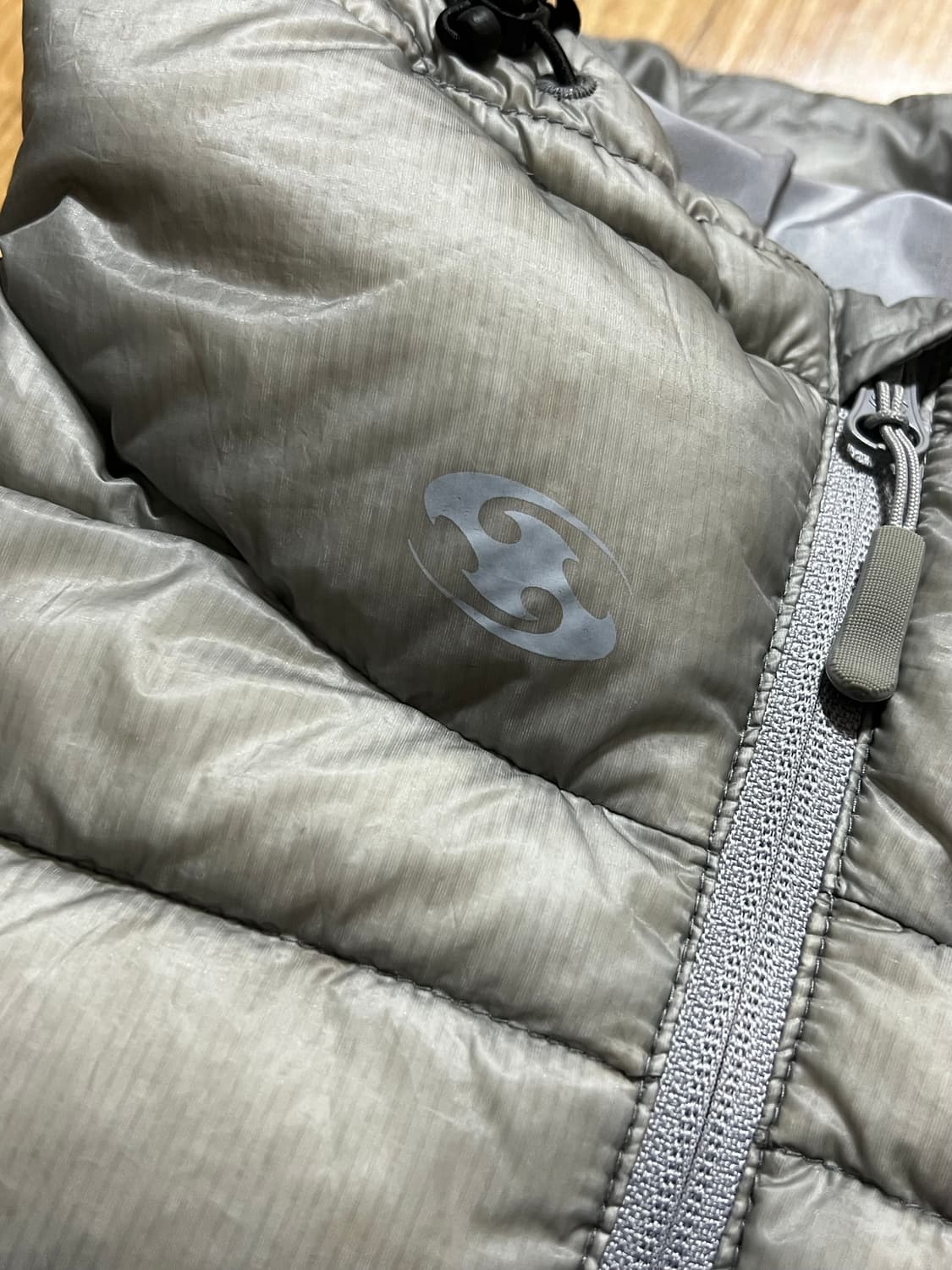 산산기어 서픽스 푸퍼 그레이 24fw  SUFFIX GREY 1사이즈 상품이미지4