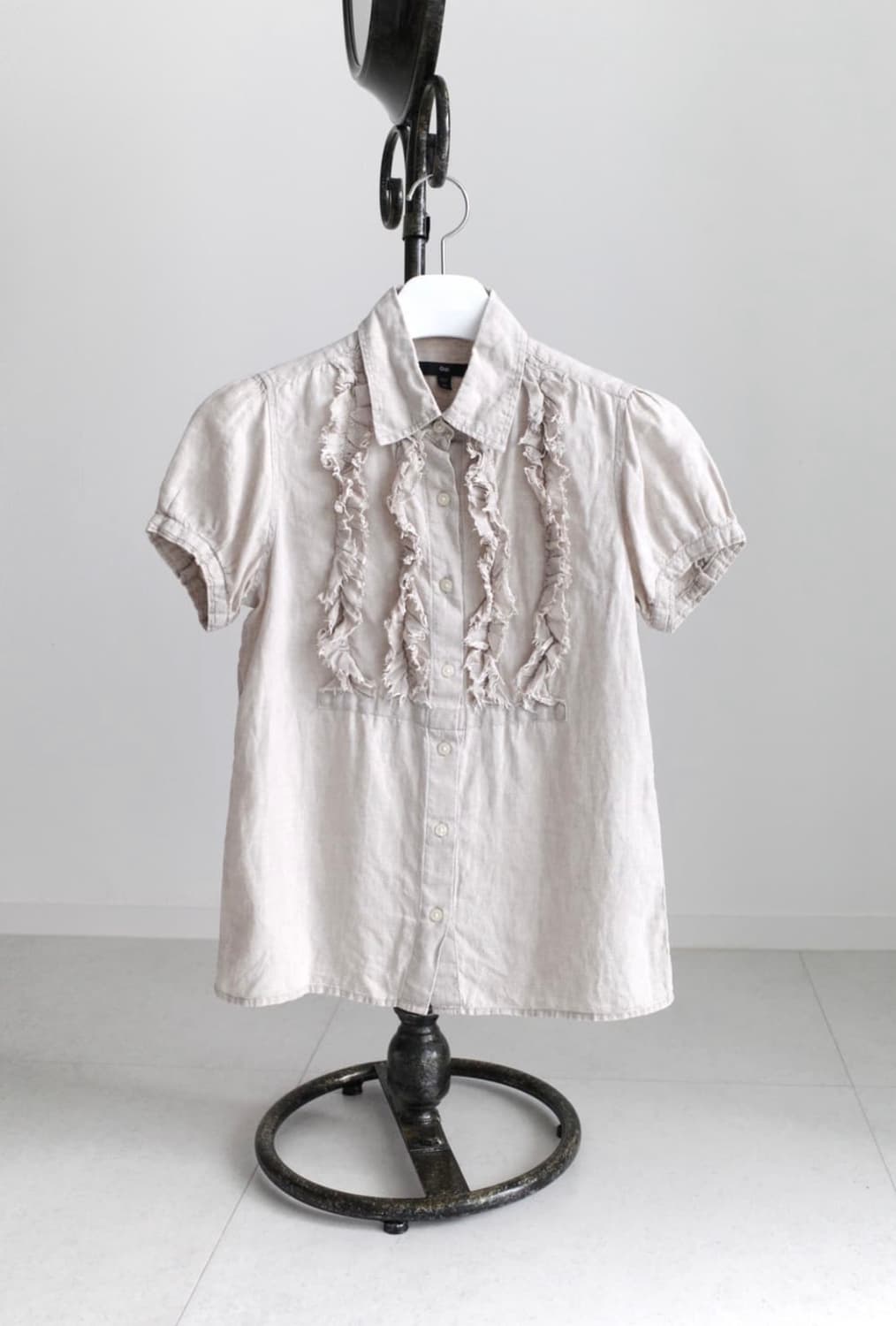 갭 데미지 프릴 하프 블라우스 상품이미지1