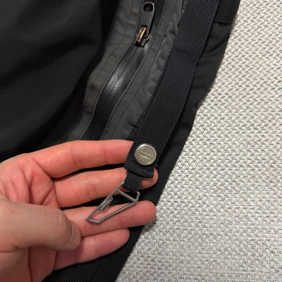 언더마이카 리전01 트위스트 지퍼 라인 테이핑 팬츠 상품이미지8