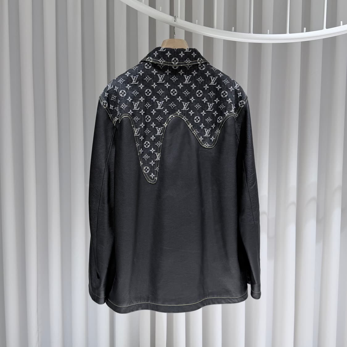 52 / 루이비통 X 니고 크레이지 레더 데님 블루종 자켓 상품이미지5