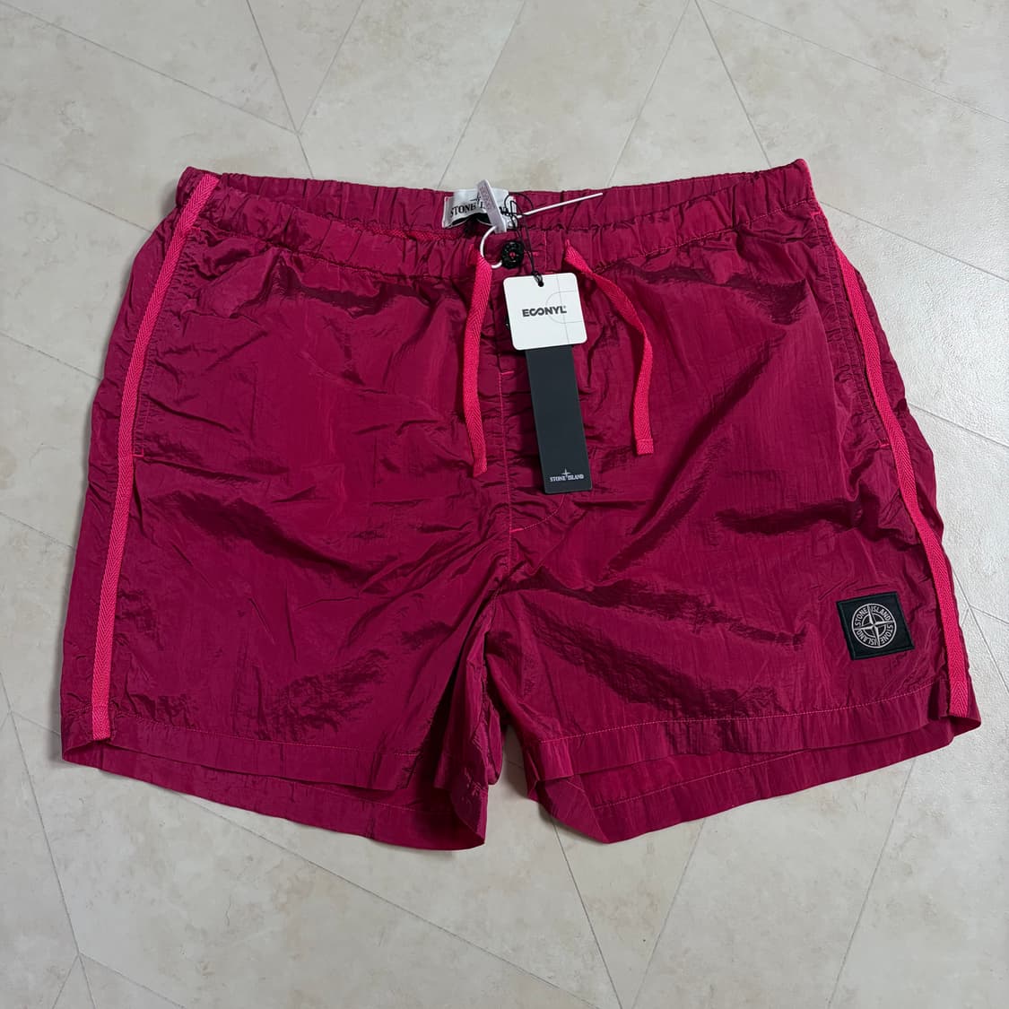 새상품(XL)스톤아일랜드 로고 나일론 스윔팬츠 푸시아 상품이미지1