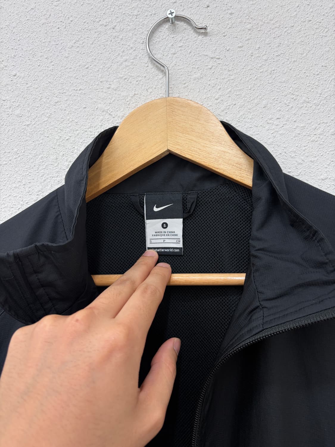 나이키 블랙 골드 스우시 경량 윈드브레이커 상품이미지2