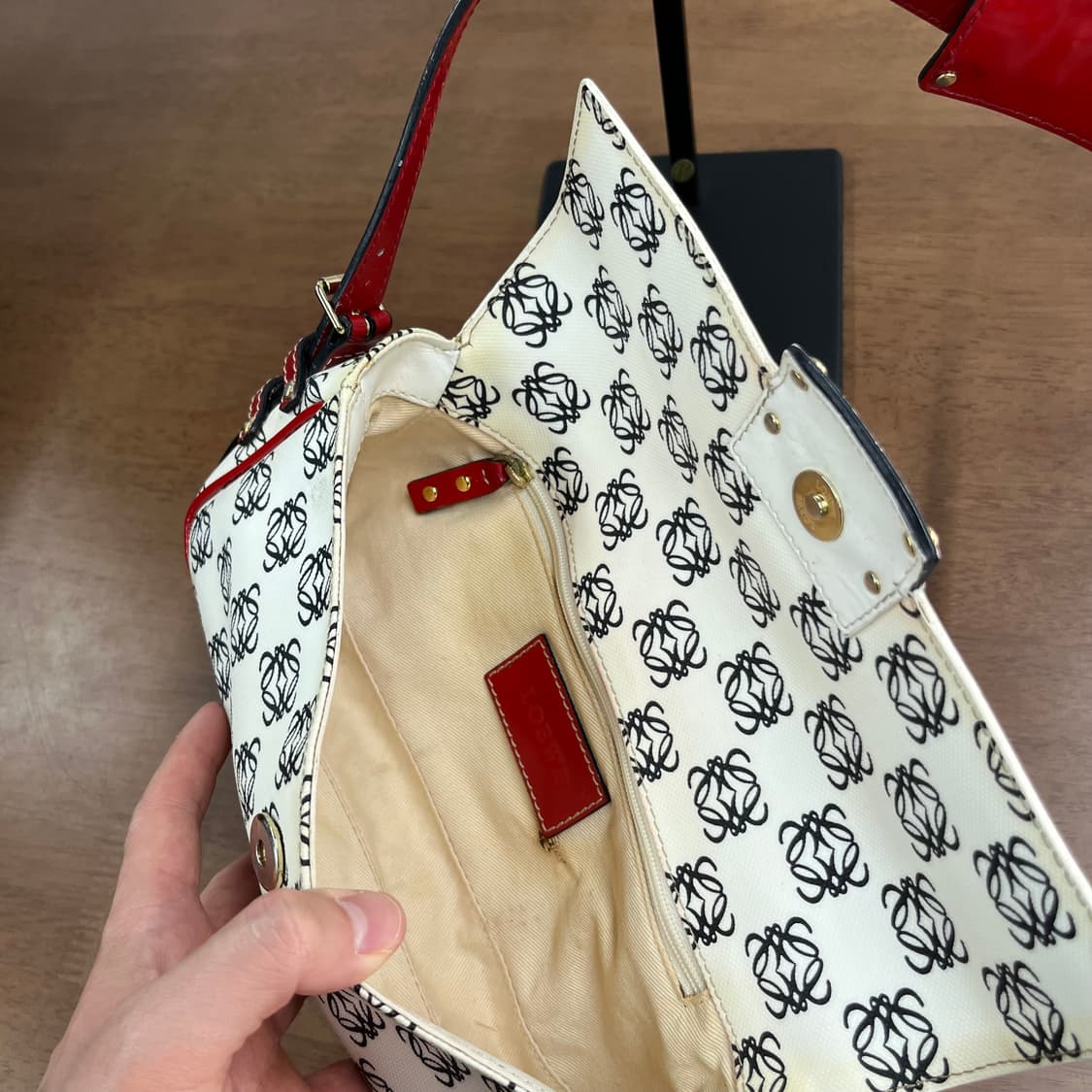 로에베 아나그램 숄더백 상품이미지7